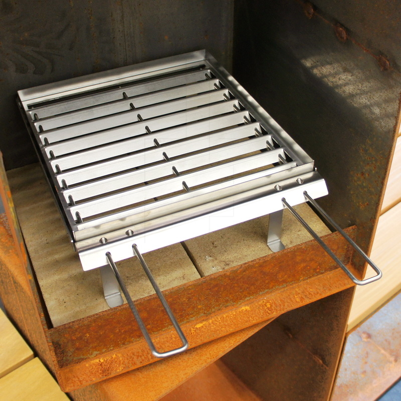 Kuutio Grillrost aus Edelstahl eingesetzt