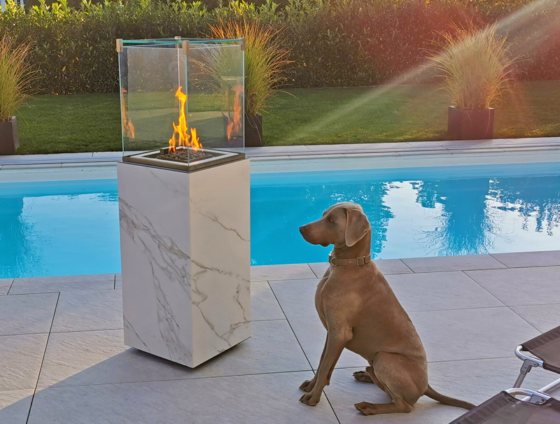 neocube-o Calacatta silk Terrassenheizer am Pool